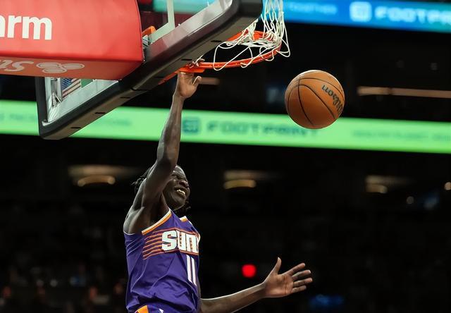 平博体育-湖人对步行者季中赛回访